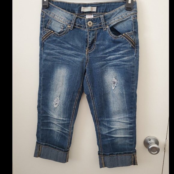 No Boundaries Jean Capri's Size 9 - Picture 1 of 3